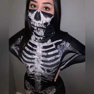 Skeleton costume and mask